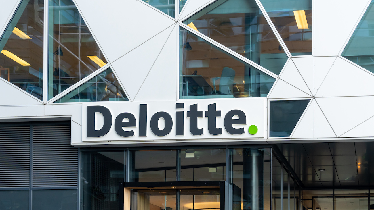 Deloittes logo på hovedkontoret i Oslo.